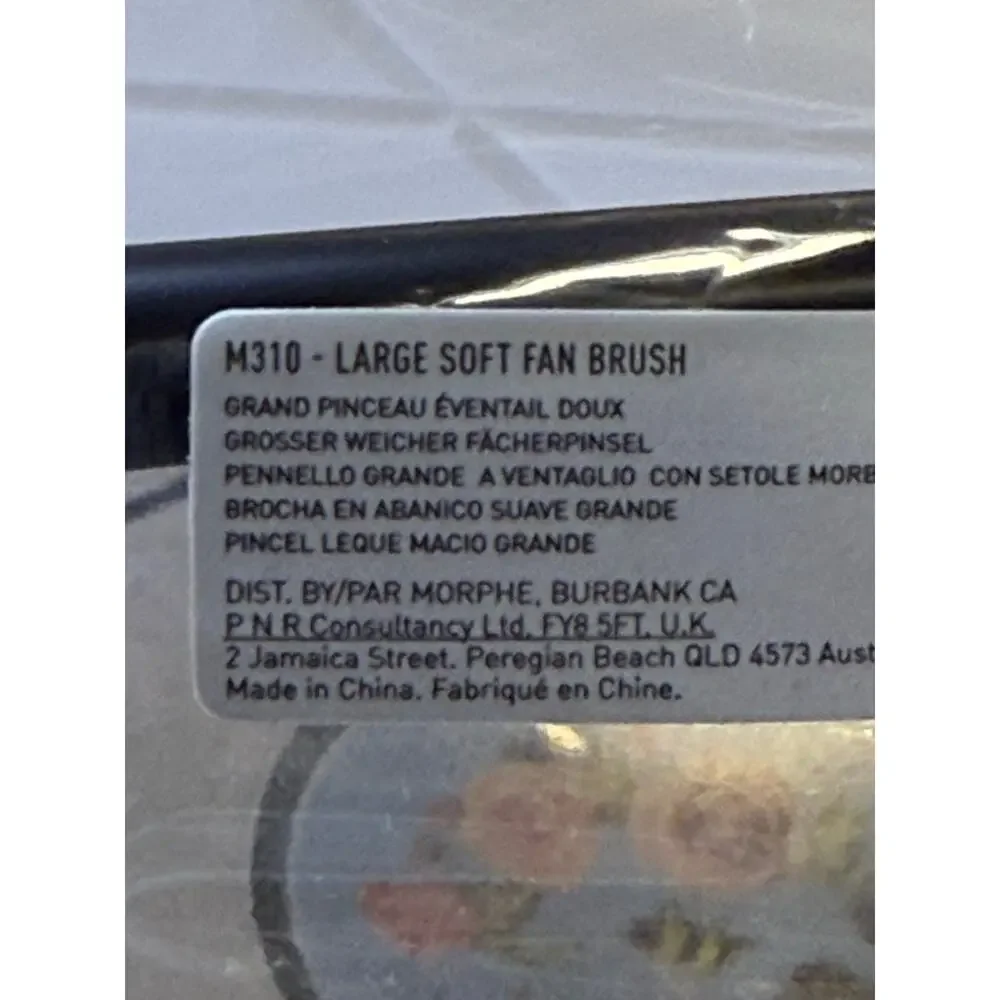 Morphe M310 Large Soft Fan Brush - NEW